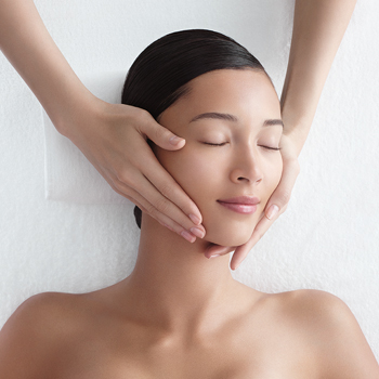 The Radiance Revival Facial (Radiance & Glow)